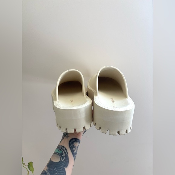 Jeffrey Campbell Lugged Sole Clog in Cream - Picture 7 of 8